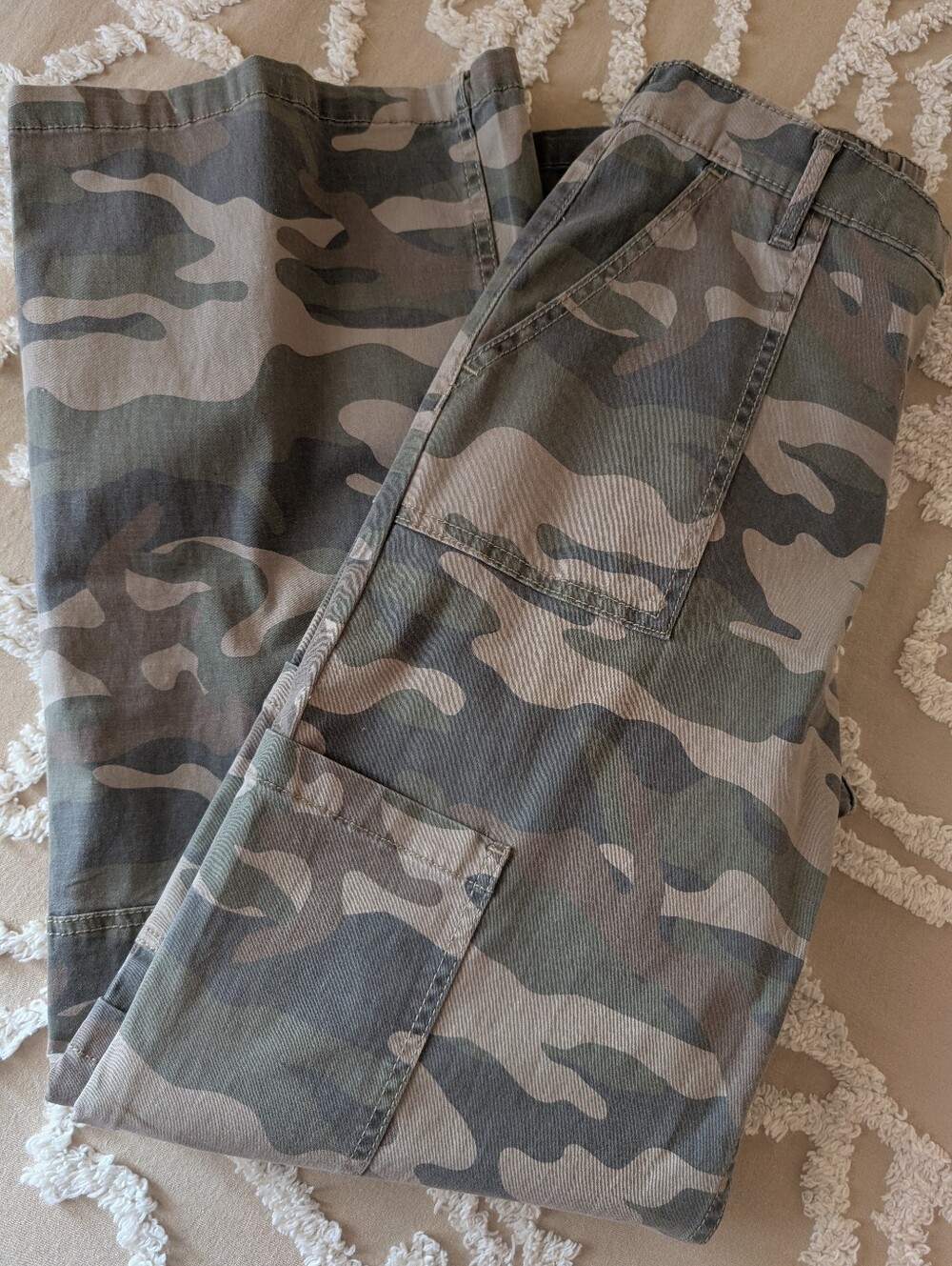 New, camouflage pants, size 8-10, lightweight fabric, super cute!